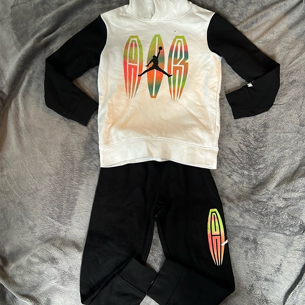 Boys Jordan outfit 5/6 little black mark left upper corner right corner in pic